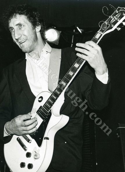 Pete Townshend 1981, NYC.  cliff.jpg